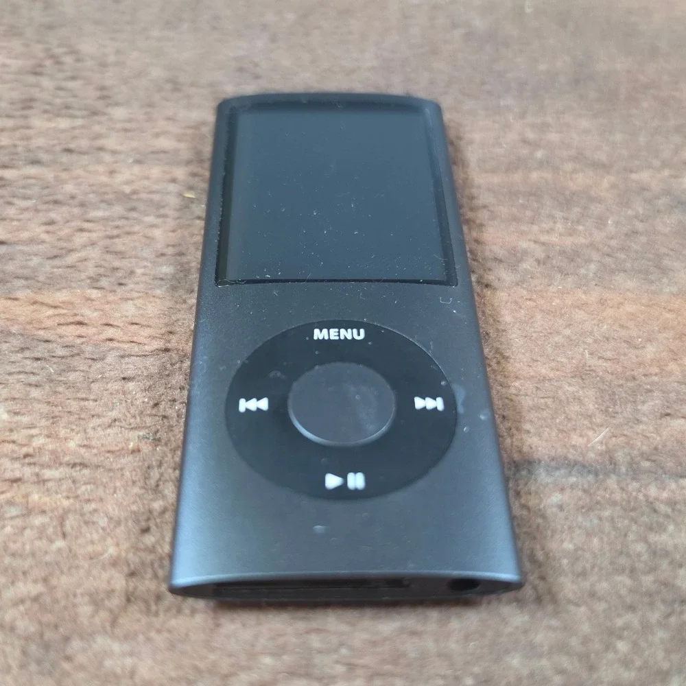 Apple iPod Nano 4th Gen MP3 Player Charcoal Gray For Parts or Repair
